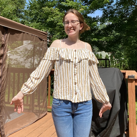 Off the Shoulder Yellow & Black Shirt - Picture 14 of 15